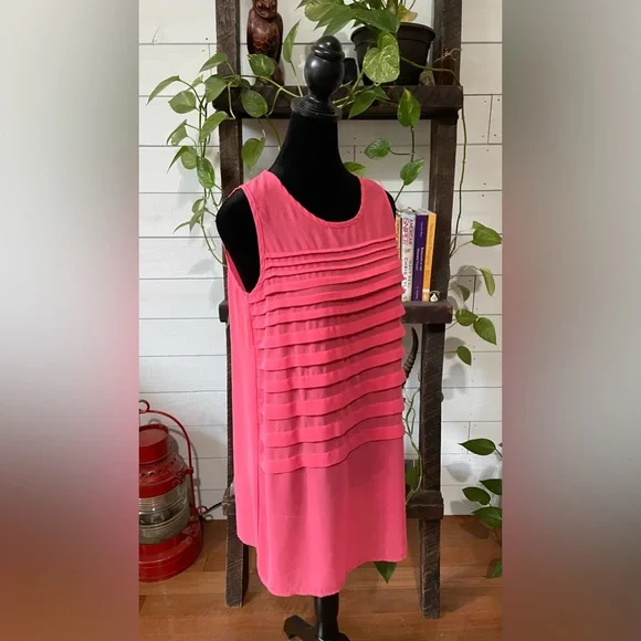 Ya Los Angeles: Silk Ruffled Tier Sleeveless Blouse - Picture 16 of 17